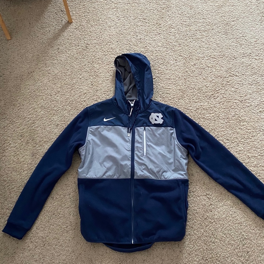LIKE NEW UNC NIKE HOODIE/JACKET